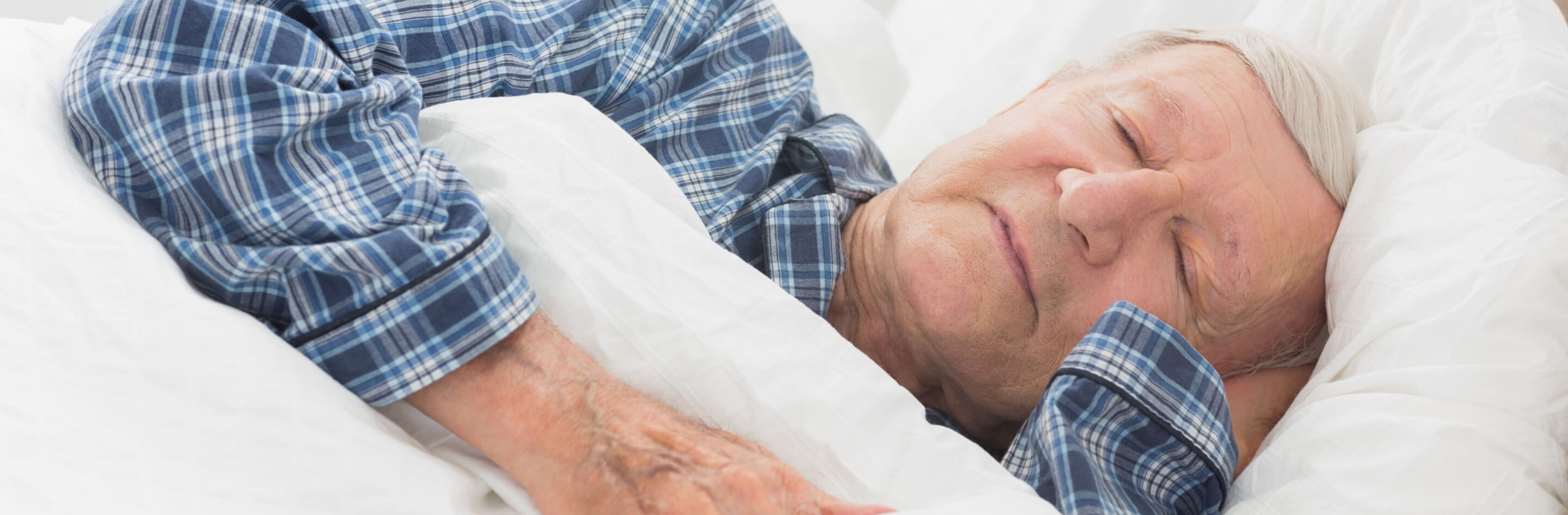 Cómo elegir una cama clínica para el cuidado de un adulto mayor en casa