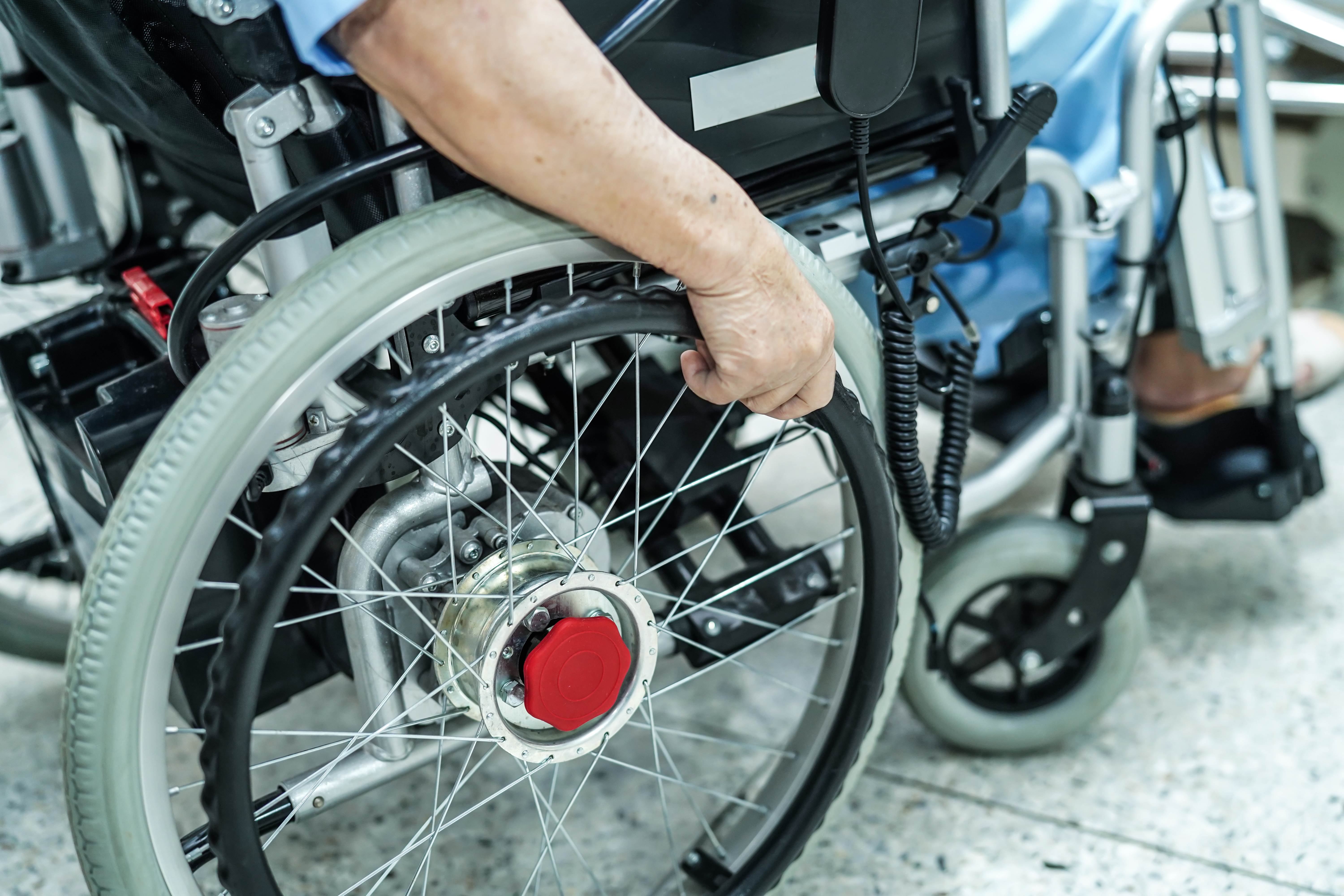 Consejos para el mantenimiento y cuidado de tu silla de ruedas manual