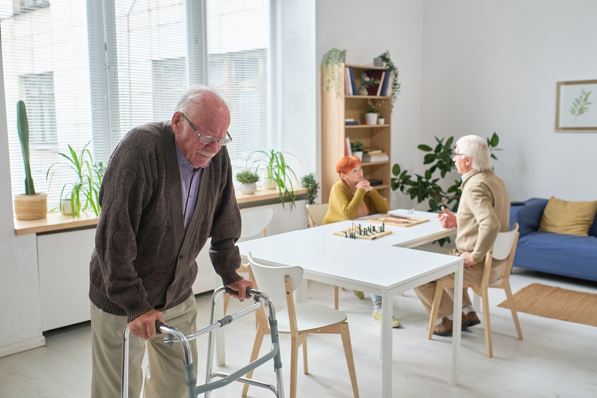 ¿Cómo adaptar el hogar para ancianos vulnerables con problemas de salud mental?